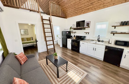 Albertville Cabina | Blue Gill Tiny Cabin on Lake and Indoor Basketball
