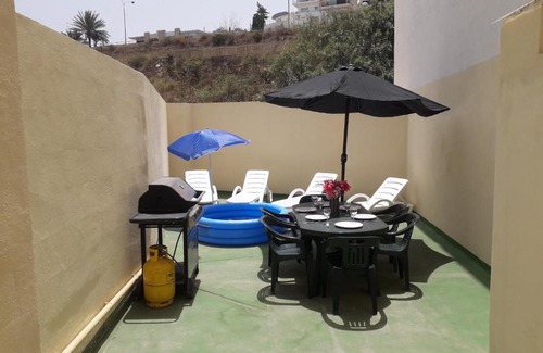St. Paul's Bay Apartamento | Blue Harbour 3 bedroom seafront apartment with large yard on the promenade - by Getawaysmalta