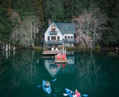 Port Angeles Casa | Blue Haven Iconic Lakefront 4 Season Retreat