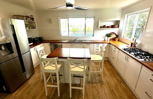 Golden Beach Casa | Blue Haven. Room for your boat, caravan and dog!