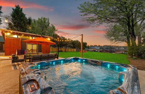 Mayhew Casa | Blue Haven w/Game Room, Hot Tub & Optional Boat Rental