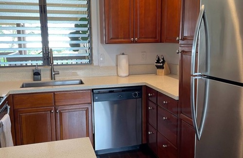 Kapaa Condominio | Blue Hawaii - Top Floor Lae Nani 334 - Beachfront Condo with AC & WD