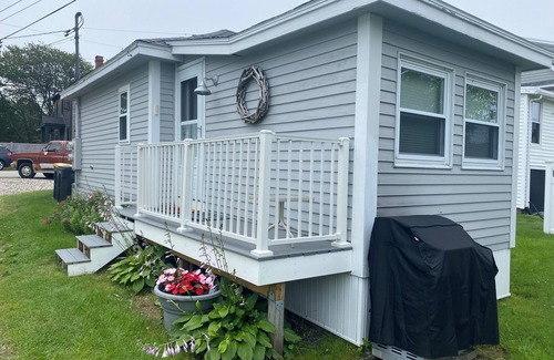 Pine Point Cabaña | "Blue Heaven"- Airy cottage just steps from Pine Point Beach, Maine