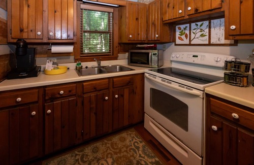 Cosby Cabina | Blue Heaven-Quaint, cozy, authentic log cabin