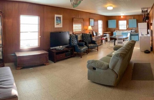 Port O Connor Casa | Blue Heron 2/1 Near the Boat Ramp