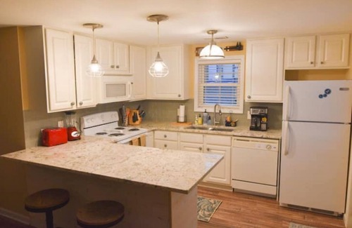 Albemarle Casa | Blue Heron Bungalow with DEEP WATER and all the fun LKT has to offer!!