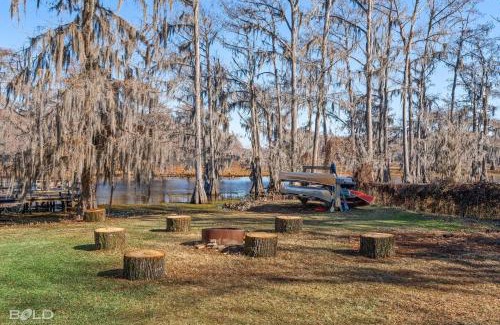 Uncertain Casa | Blue Heron Cabin Waterfront With Canoes