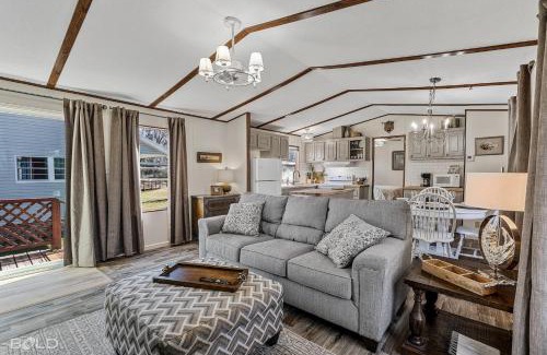 Uncertain Casa | Blue Heron Cabin Waterfront With Canoes