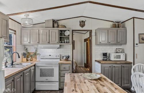 Uncertain Casa | Blue Heron Cabin Waterfront With Canoes