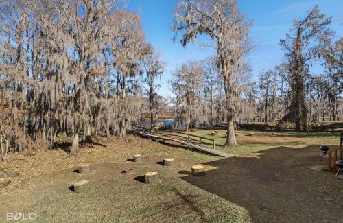 Uncertain Casa | Blue Heron Cabin Waterfront With Canoes