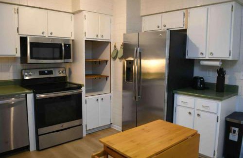 Deltona Lakes Apartamento | Blue Heron Cottage Cozy 2BR Sleeps 6 Fire Pit