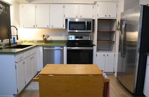 Deltona Lakes Cabaña | Blue Heron Cottage Cozy 2 BR Sleeps 6 + Fire Pit