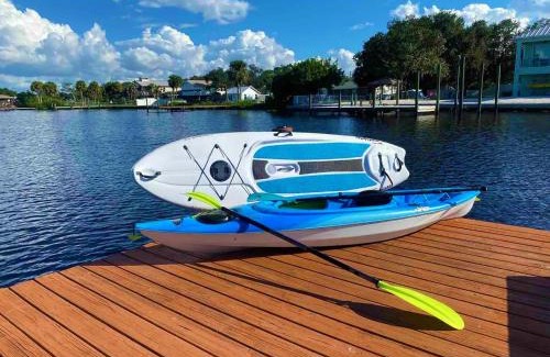 Ruskin Casa | Blue Heron House, Private 4 BR Waterfront w Heated Pool and Fire Pit
