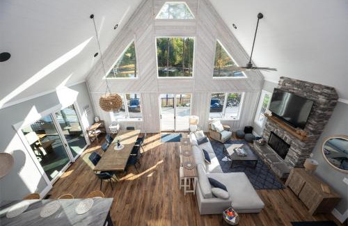 Lake Norman of Catawba Casa | Blue Heron by AvantStay Lakefront Dock Pool Theater Sleeps 22