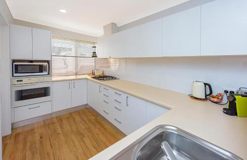 Broadwater Casa | Blue Horizon 3BR Beach Retreat