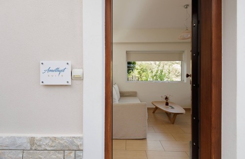 Astros Apartamento | Blue Horizon - Amethyst Sea View Suite