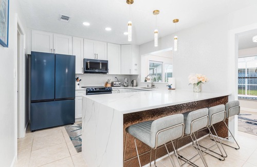Harbor Heights Casa | Blue House at the Beach