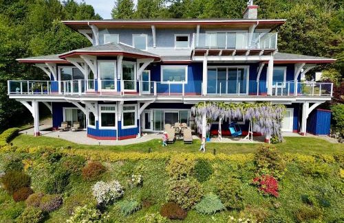 Gibsons Casa | Blue House