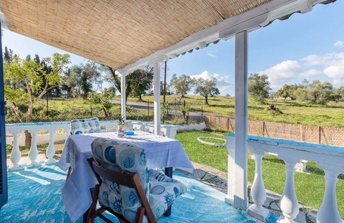 Limni Apartamento | Casa azul, bosque, mar, tranquilidad, jardín con piscina infantil y espacio para acampar