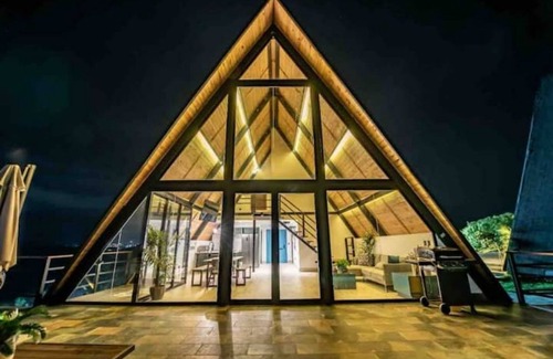 Pedro Brand Casa | Casa Azul en la montaña cerca de la ciudad