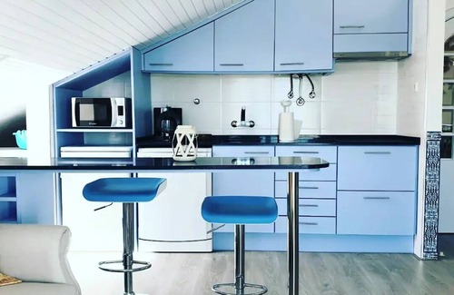 Aldeia do Meco Apartamento | BLUE HOUSE SESIMBRA facing California beach, with garage