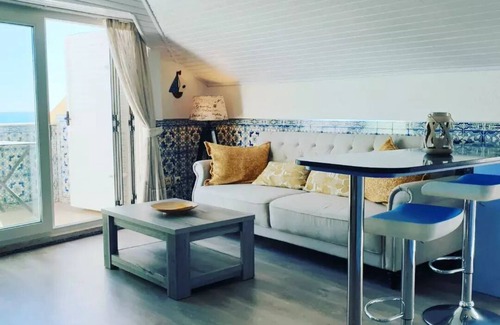 Aldeia do Meco Apartamento | BLUE HOUSE SESIMBRA facing California beach, with garage