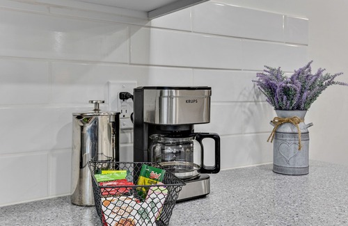 South Salt Lake Casa | Blue Ivy Oasis - New Remodel - Cozy n' Spacious.