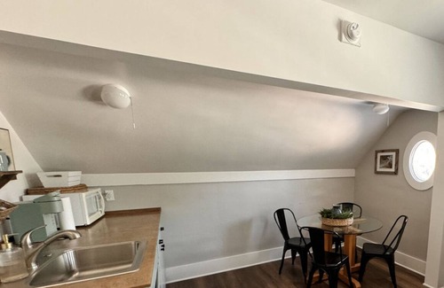 Great Falls Casa | Blue Jay - Charming Upper Level Duplex Near Downtown