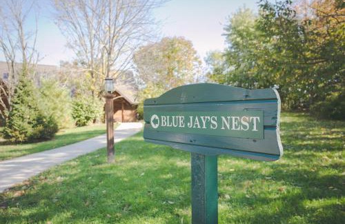 Millersburg Casa | Blue Jays Nest Cabin by Amish Country Lodging
