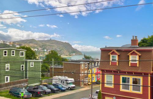 Downtown St. John's Casa | Blue Jelly Bean Signal Hill Sea Vw King Bds