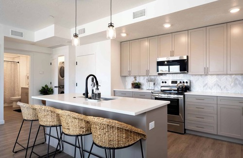 St. George Condominio | Blue Lagoon: Desert Color Lagoon + Beaches