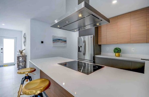 University Park Casa | Blue Lagoon/heated pool/pool table & basketball court