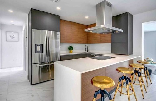 University Park Casa | Blue Lagoon/heated pool/pool table & basketball court