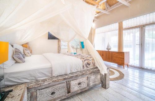 East Sumba Casa | Blue Lagoon Pool View Bungalow, Single Room with Queen Bed and Bathtub