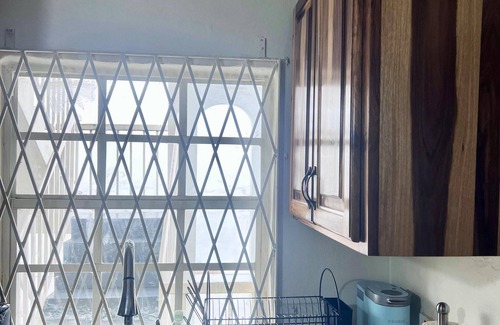 Molynes Gardens Condominio | Blue Laventura cozy condo with WiFi and AC in enchanting Kingston