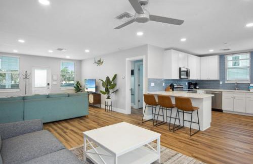 Mid Island Casa | Blue Lizard by Sun Palace Vacations