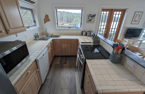 Sebascodegan Island Casa | Blue Lobster! 2-bedroom house with Heat, AC, Deck and Seasonal Dock in Harpswell