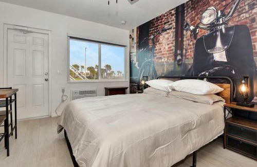 Daytona Beach Shores Casa | Blue Mist Motel - Room #8