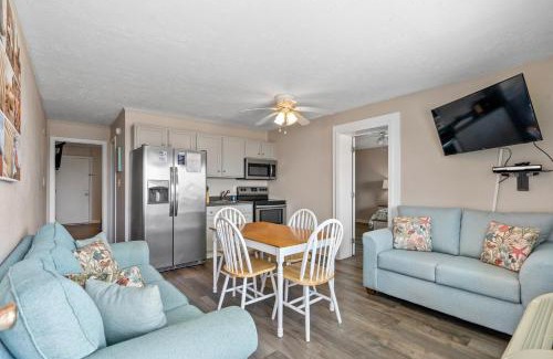North Myrtle Beach Apartamento | Blue Mist Villas Unit 102 - Oceanfront Ground Floor Condo in Cherry Grove
