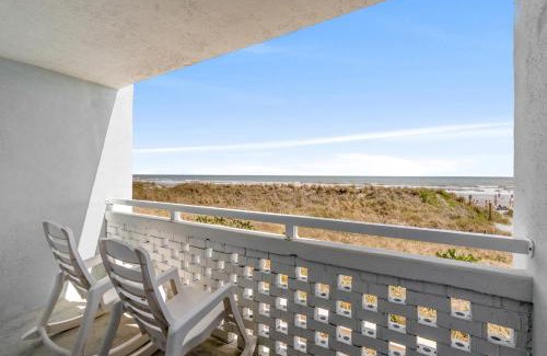 North Myrtle Beach Apartamento | Blue Mist Villas Unit 201 offers King Bed Suite and Beach front Balcony in Cherry Grove