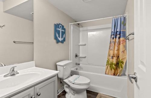 North Myrtle Beach Apartamento | Blue Mist Villas Unit 301 is a 3rd Floor Oceanfront Condo in Cherry Grove NMB