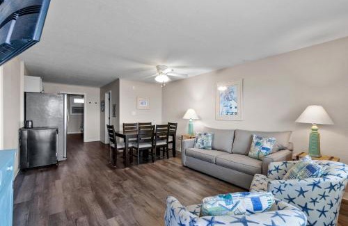 North Myrtle Beach Apartamento | Blue Mist Villas Unit 302 is a 3rd Floor Condo on the Oceanfront in Chery Grove