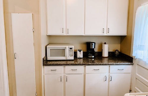 Downtown Casa | Blue Moon Guest House and Saloon