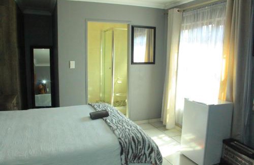 Evander Casa | Blue Moon Guest House