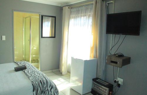 Evander Casa | Blue Moon Guest House