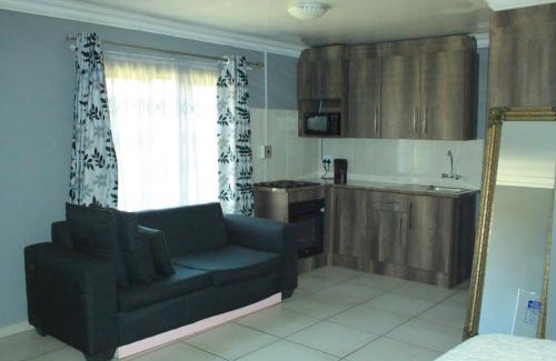 Evander Casa | Blue Moon Guest House