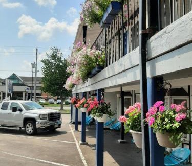 Niagara Falls Hotel | Blue Moon Motel