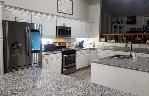 Eddyville Casa | Blue Moon over Barkley 5 bedroom Lakehouse on Lake Barkley.