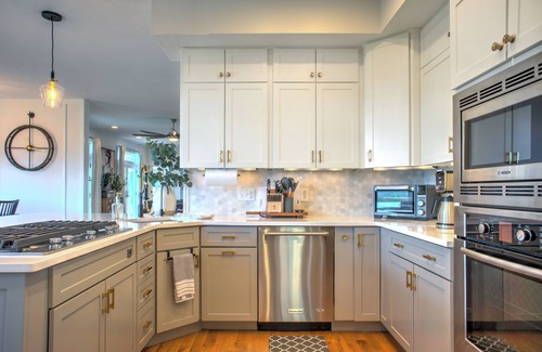 Clyde Casa | Blue Mountain View by Carolina Mornings | Fire Pit, Hot Tub🚣‍♂️+Biltmore Pass
