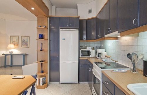 Dafni Apartamento | Blue Nest Elegant Reno Fully Equipt Apt near Metro